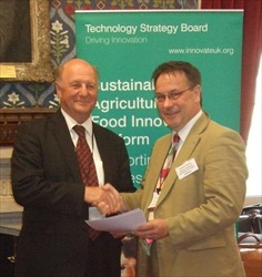 Agriculture Minister James Paice MP (left) congratulates Andrew Stacey on the awarding of two TSB/Defra feasibility grants. Agriculture Minister James Paice MP